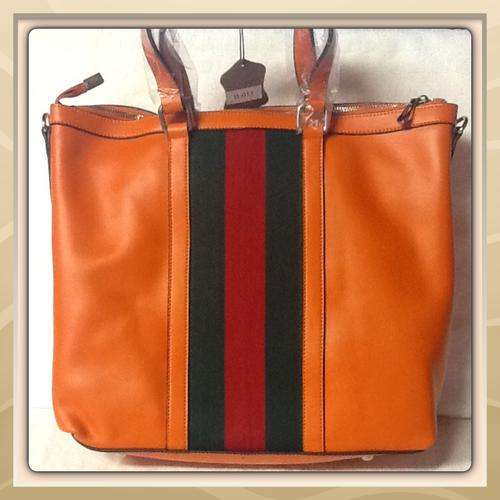 "SPECTACULAR SAVINGS" STUNNING ITALIAN DESIGNED GENUINE LEATHER HANDBAG