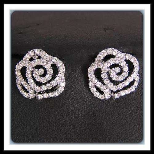 ***EXQUISITE DAZZLING*** ROSE DESIGN CRYSTALS, DIAMANTE BRIDAL, EVENING WEAR STUD EARRINGS