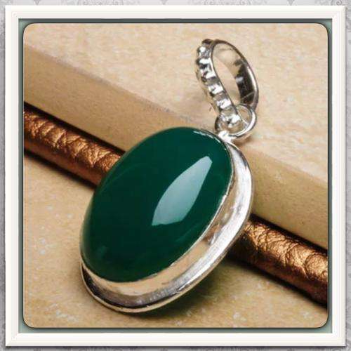 ***STUNNING FOREST GREEN***  NATURAL SMOOTH OVAL GREEN ONYX  GEMSTONE .925 SILVER PENDANT