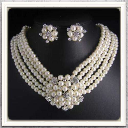 ***EXQUISITE DAZZLING*** CRYSTALS, PEARLS BRIDAL, EVENING WEAR NECKLACE AND STUD EARRINGS SET