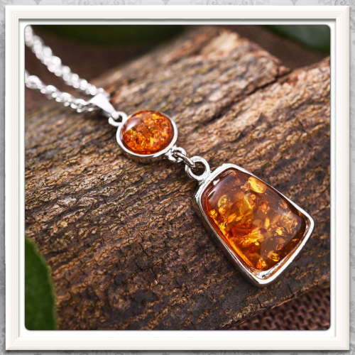 ***ATTRACTIVE SETTING***GEO SHAPE PRESSED AMBER  NECKLACE & EARRINGS SET
