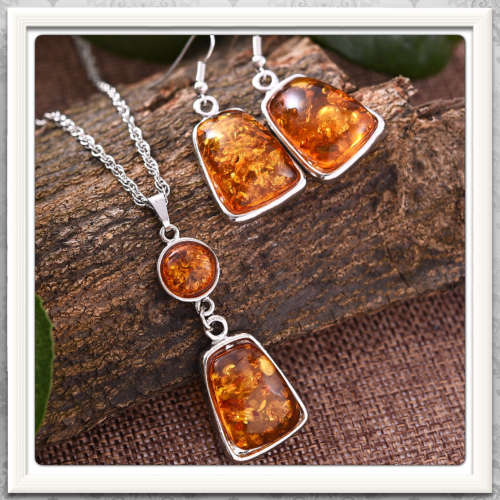 ***ATTRACTIVE SETTING***GEO SHAPE PRESSED AMBER  NECKLACE & EARRINGS SET