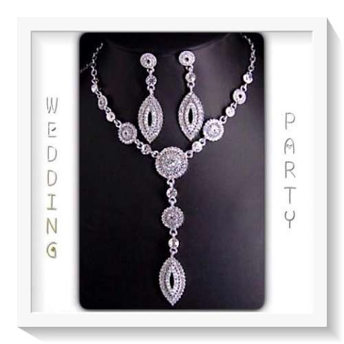 EXQUISITE  CRYSTALS, DIAMANTÈ BRIDAL, EVENING WEAR NECKLACE AND STUD EARRINGS SET