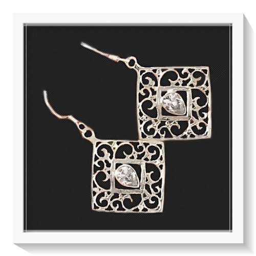 ***EXOTIC DESIGN***BEAUTIFUL NATURAL WHITE TOPAZ SOLID .925  SILVER EARRINGS