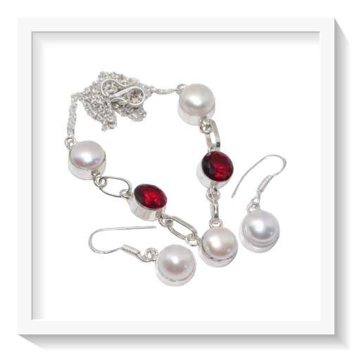 PETITE SETTING NATURAL RIVER PEARL, GARNET  .925 SILVER NECKLACE + EARRINGS SET
