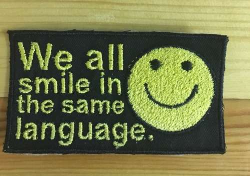 BDG319 Smile slogan badge patch