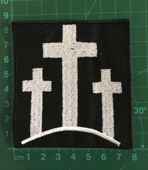 BDG786 Three crosses badge patch