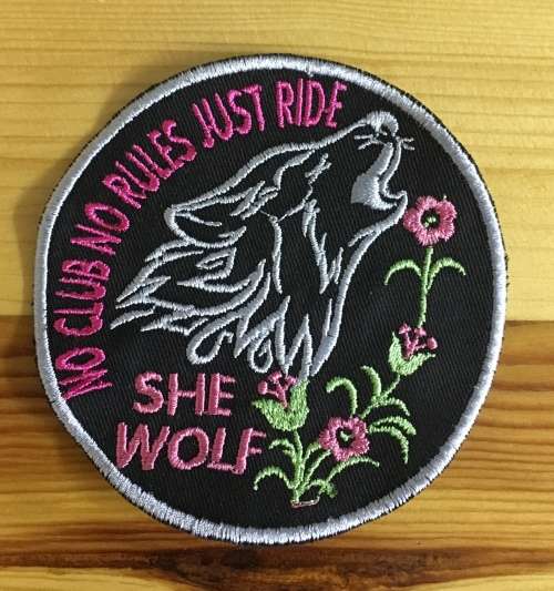 BDG791 Round She lone wolf badge patch
