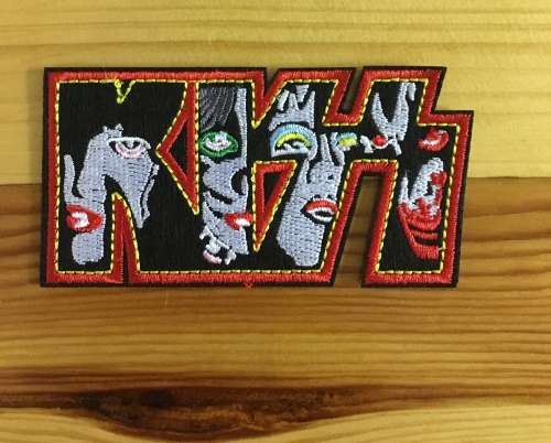 BDG794 Kiss faces badge patch