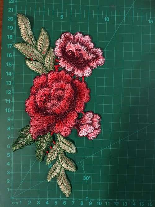 BDG907 Embroidered flowers with three buds