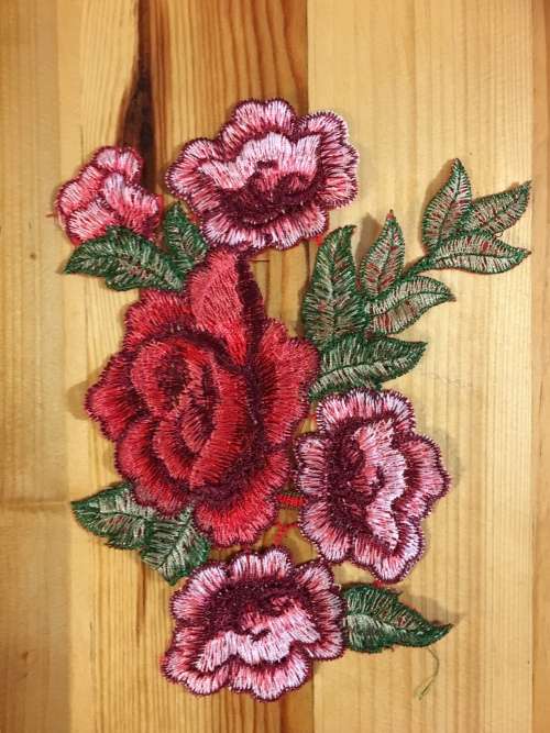 BDG908 Embroidered flowers with 5 buds left large