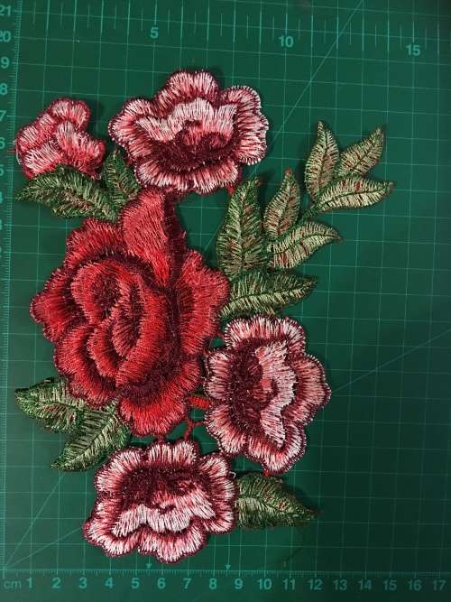 BDG908 Embroidered flowers with 5 buds left large