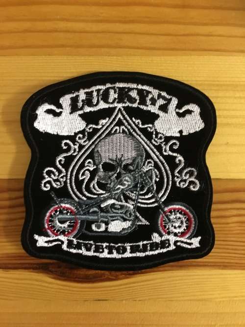 BDG1064 FRONT Lucky seven skull patch badge
