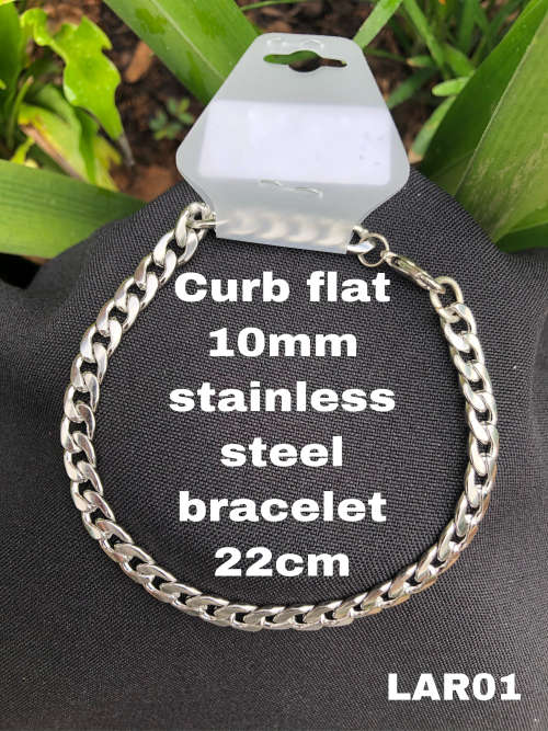 LAR01 Curb stainless steel 10mm link Bracelet 22cm (Inc clasp)