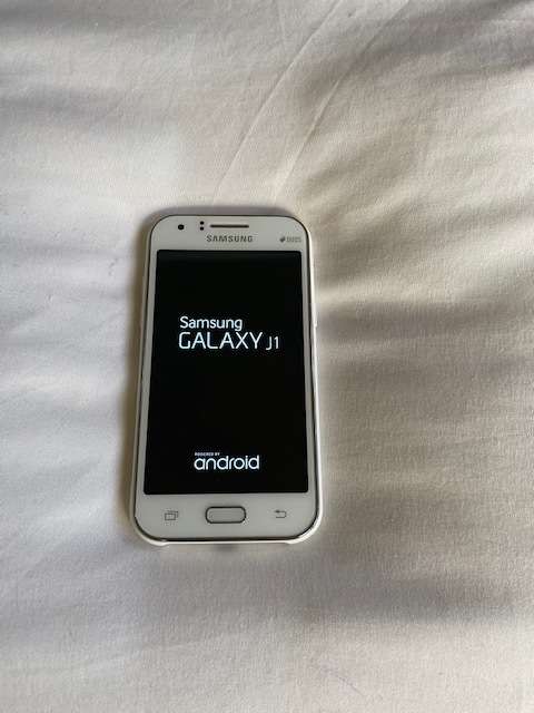 Samsung Galaxy J1 - WHITE