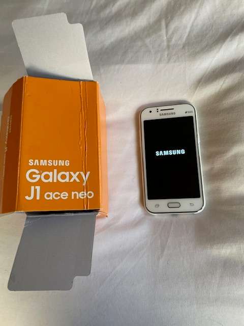 Samsung Galaxy J1 - WHITE