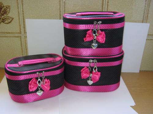 ***THREE FOR THE PRICE OF ONE *** VANITY/COSTMETIC BAGS