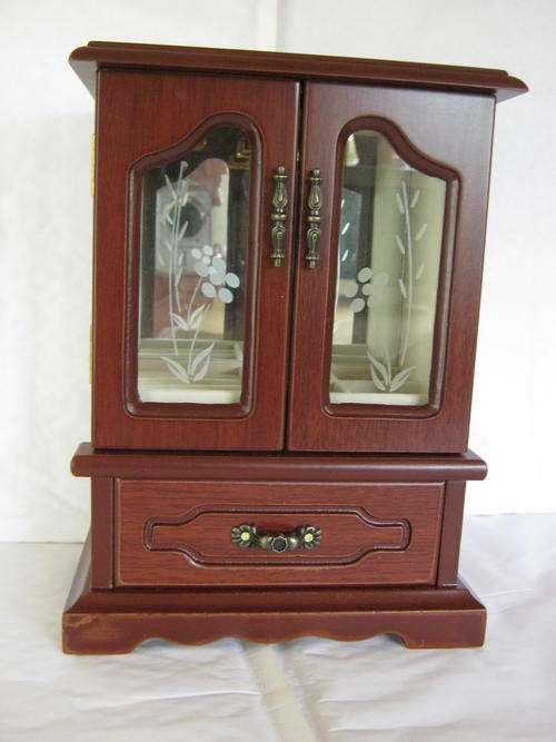 BRILLANT CABINET STYLE WOODEN JEWELLERY BOX