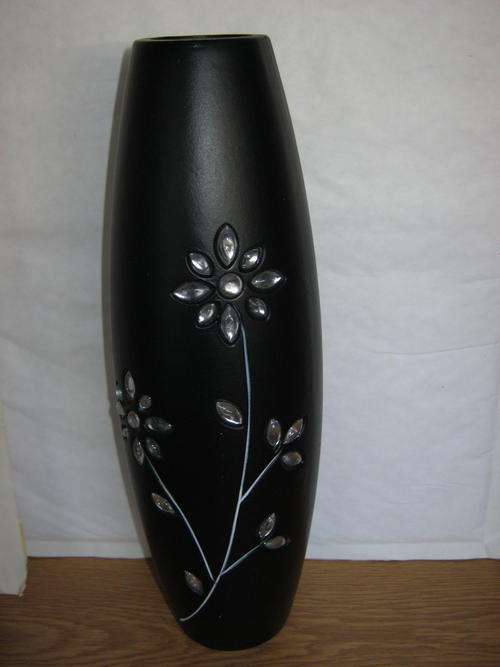 DECORATIVE VASE WITH CRYSTAL FLOWER DESIGN