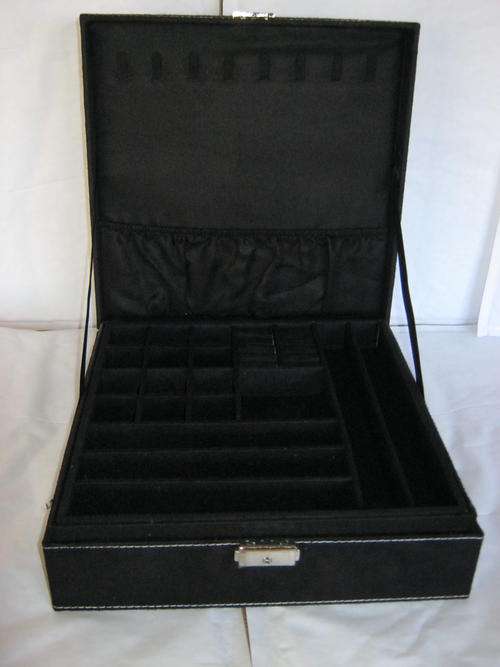 STUNNING JEWELLERY BOX - AVAILABLE IN THREE COLOURS