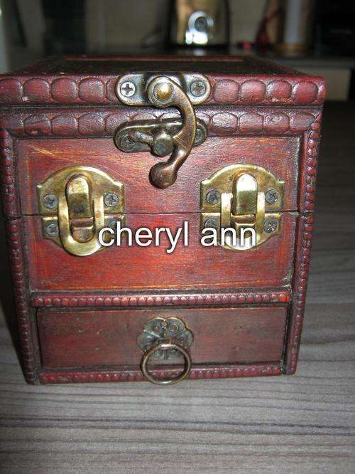 WOODEN TRINKET BOX WITH MIRROR