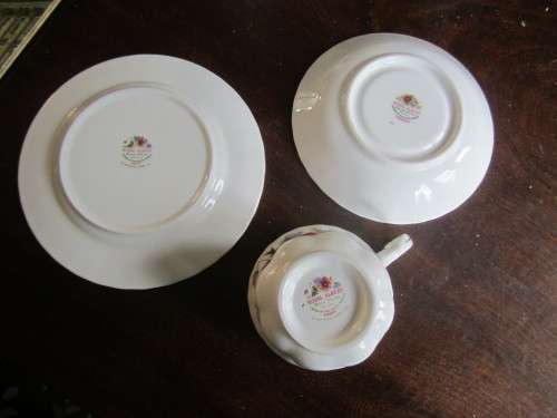 ROYAL ALBERT FLOWER OF THE MONTH NOVEMBER TRIO, TEA CUP AND SAUCER