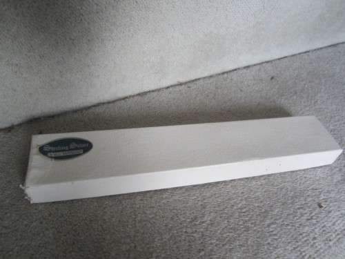 BOXED HALLMARKED SILVER HANDLED KING`S PATTERN CAKE KNIFE