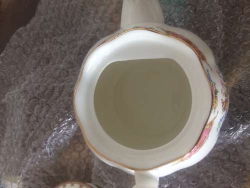 SUPERB ROYAL ALBERT LADY CARLYLE  MEDIUM TEAPOT  GILDED EXCELLENT CONDITION UNUSED  SIX TO EIGHT CUP