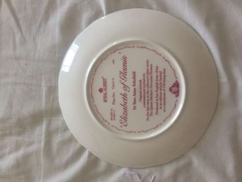 ROYAL ALBERT ELIZABETH OF GLAMIS  8` LIMITED EDITION COLLECTABLE PLATE BY SARAH ANNE SCHOFIELD