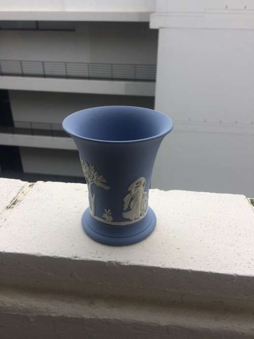 WEDGWOOD JASPERWARE BLUE VASE IN EXCELLENT CONDITION