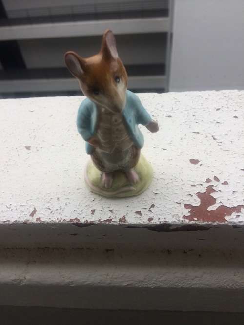 BESWICK BEATRIX POTTER FIGURINE - JOHNNY TOWNMOUSE  IN EXCELLENT CONDITION  BROWN BACKSTAMP
