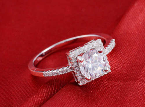 Sterling Silver 925 filled ladies ring with simulated diamonds