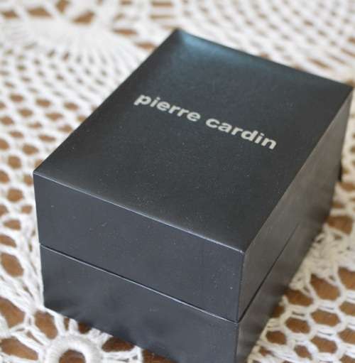 PIERRE CARDIN LADIES  WHITE MOTHER OF PEARL QUARTZ WATCH -  GREAT LOOKING WATCH -