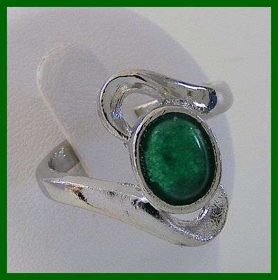 SIZE: 8 - GREEN NATURAL STONE RING
