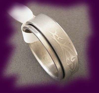 SIZE: 7.5 - STAINLESS STEEL TATTOO SPINNER RING
