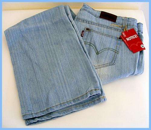 LIGHT BLUE LADIES LEVI'S JEANS - SIZE: 32