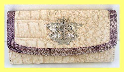 STUNNING CREAM GUESS PURSE