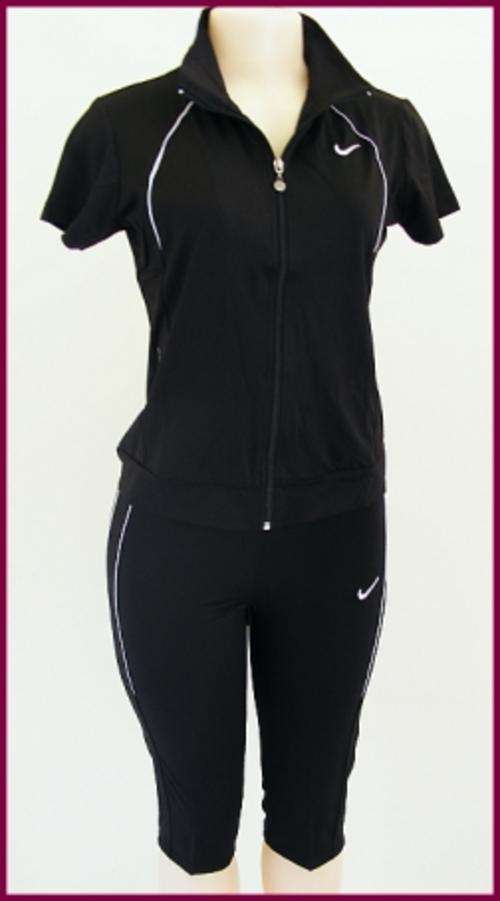 LADIES BLACK NIKE SUMMER GYM OUTFIT - SIZE: L