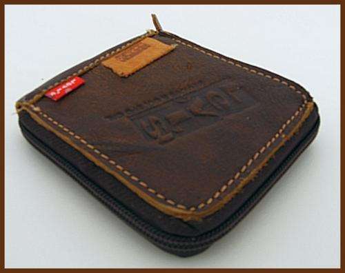 MENS LEVI'S WALLET - BROWN
