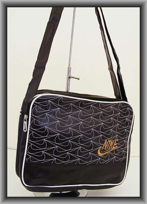 BLACK NIKE MESSENGER BAG