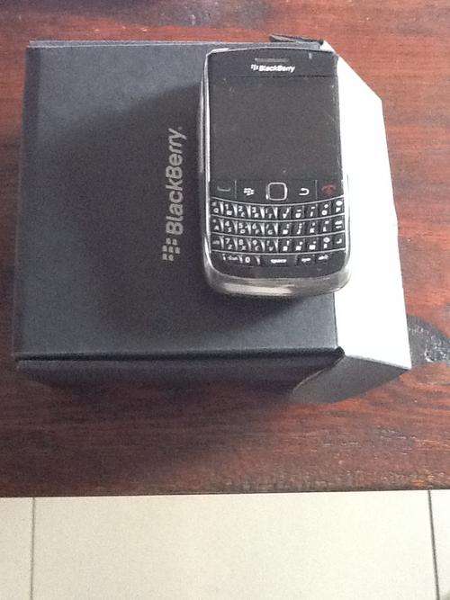 BlackBerry Bold 9700 including special boost charger