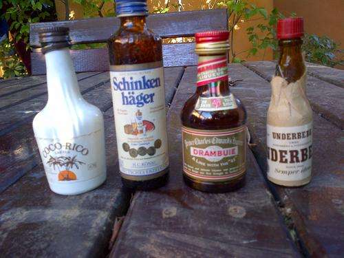 VINTAGE MINIATURE BOTTLES (6)