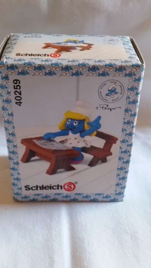 1999  SCHOOL DESK SMURFETTE  -  UNOPENED - SCHLEICH MODEL 40259