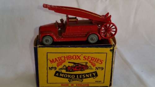 1958 MATCHBOX MOKO LESNEY-  SERIES 9B  - DENNIS FIRE ESCAPE ENGINE  - MADE IN ENGLAND