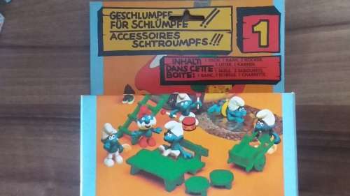 Schleich Smurfs  Garden Playset # 1 - Model 40030 - Mint in box