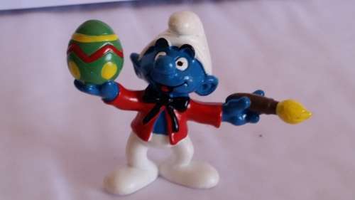 1993 SCHLEICH 20512 - SMURF PAINTING EASTER EGG (YELLOW BRUSH) - PEYO - MADE IN CHINA