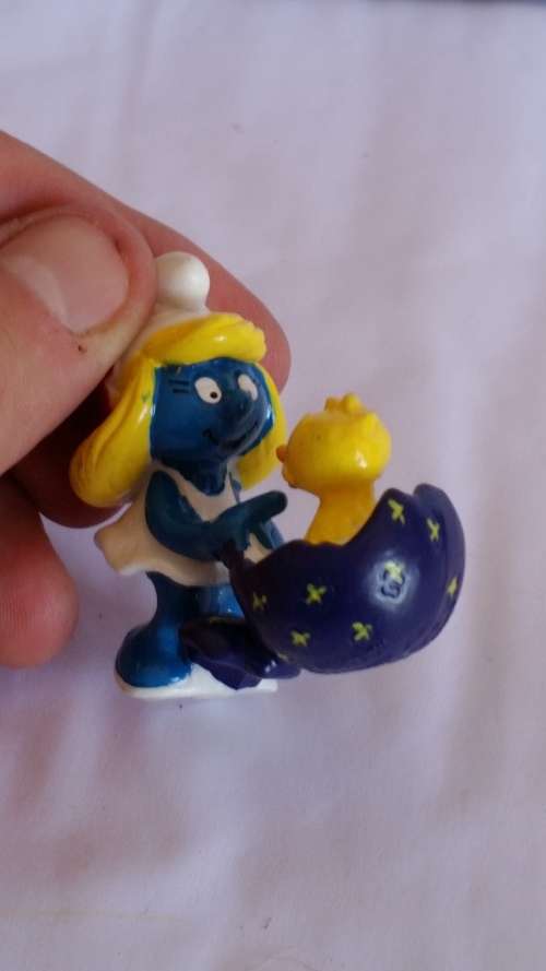 1984 SCHLEICH 20513 - SMURFETTE WITH CHICK (PURPLE EASTER EGG) - PEYO - MADE IN CHINA