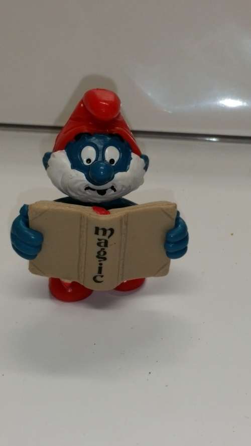 1983 SCHLEICH 20174 - PAPA SMURF WITH MAGIC BOOK - PEYO/W. BERRIE & CO.  - MADE IN HONG KONG