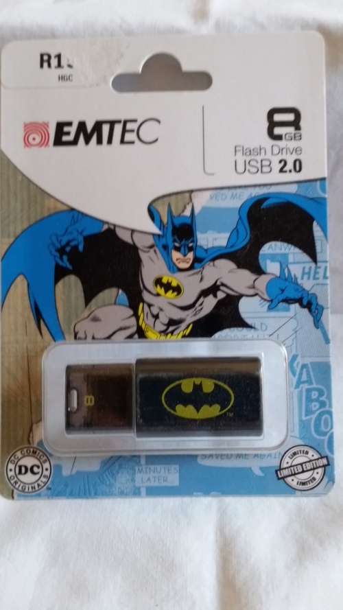 8 GB FLASH DRIVE USB 2.0 - DC COMICS BATMAN - LIMITED EDITION