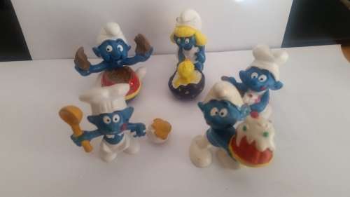 SMURFS - LOT 4 - FIVE SMURFS - ORIGINAL AND IN MINT CONDITION
